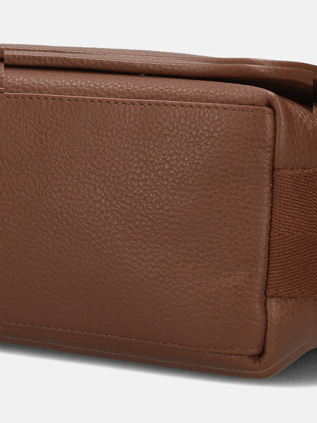 BAGATT Light Brown Wax Leather Messenger Bag