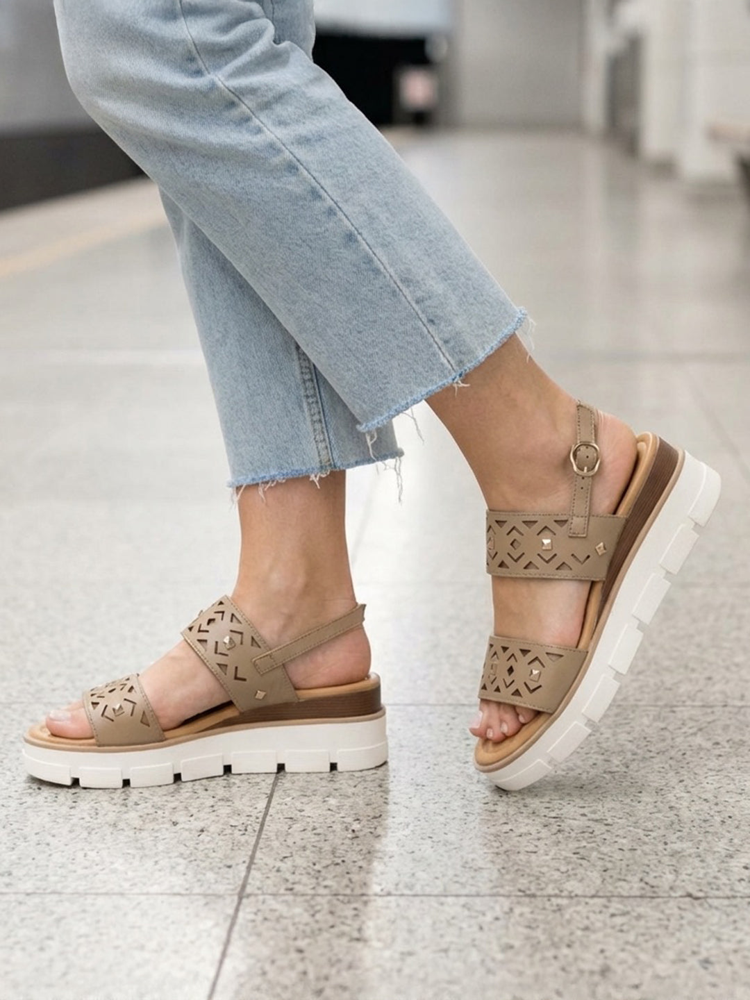 BAGATT Mariella Light Brown Back Strap Flatform sandals