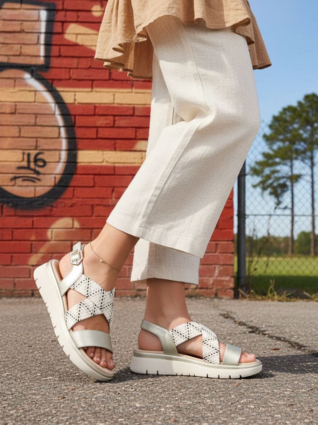 TT.BAGATT Izzy Gold Flatform Sandals