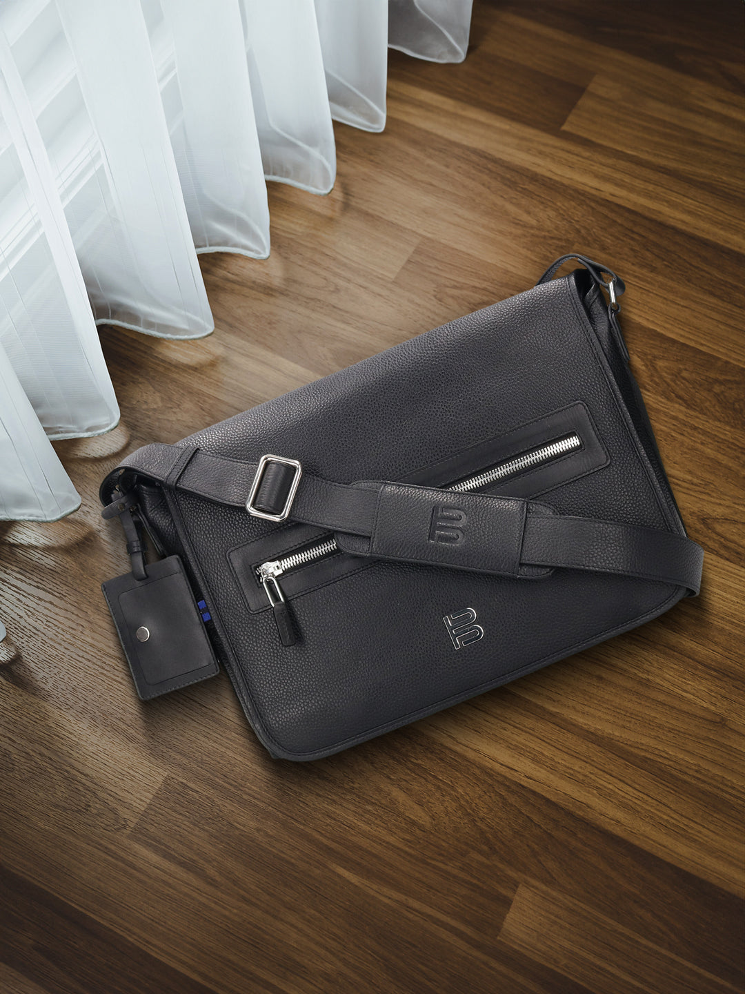 BAGATT Black Wax Leather Messenger Bag