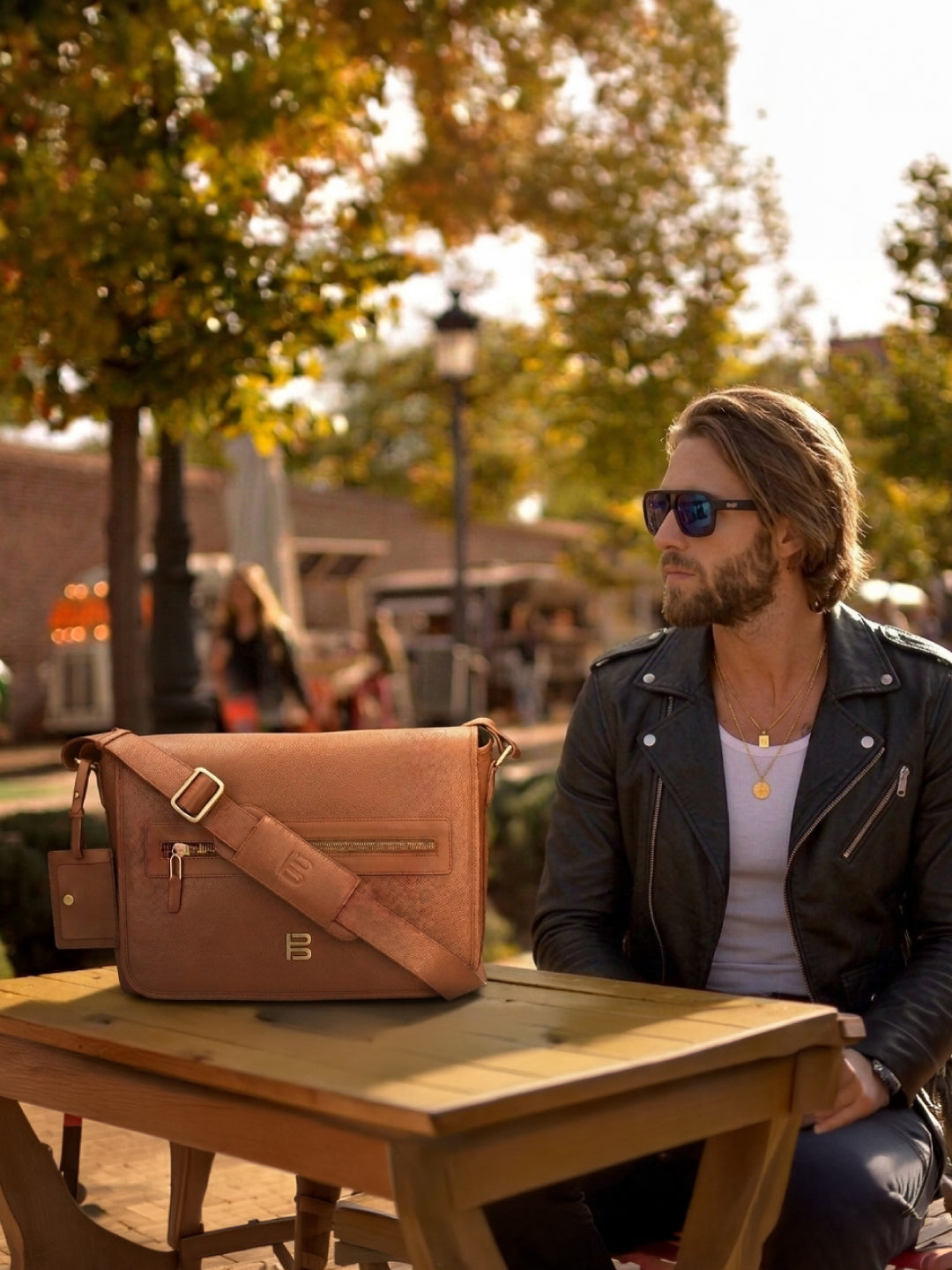 BAGATT Light Brown Wax Leather Messenger Bag