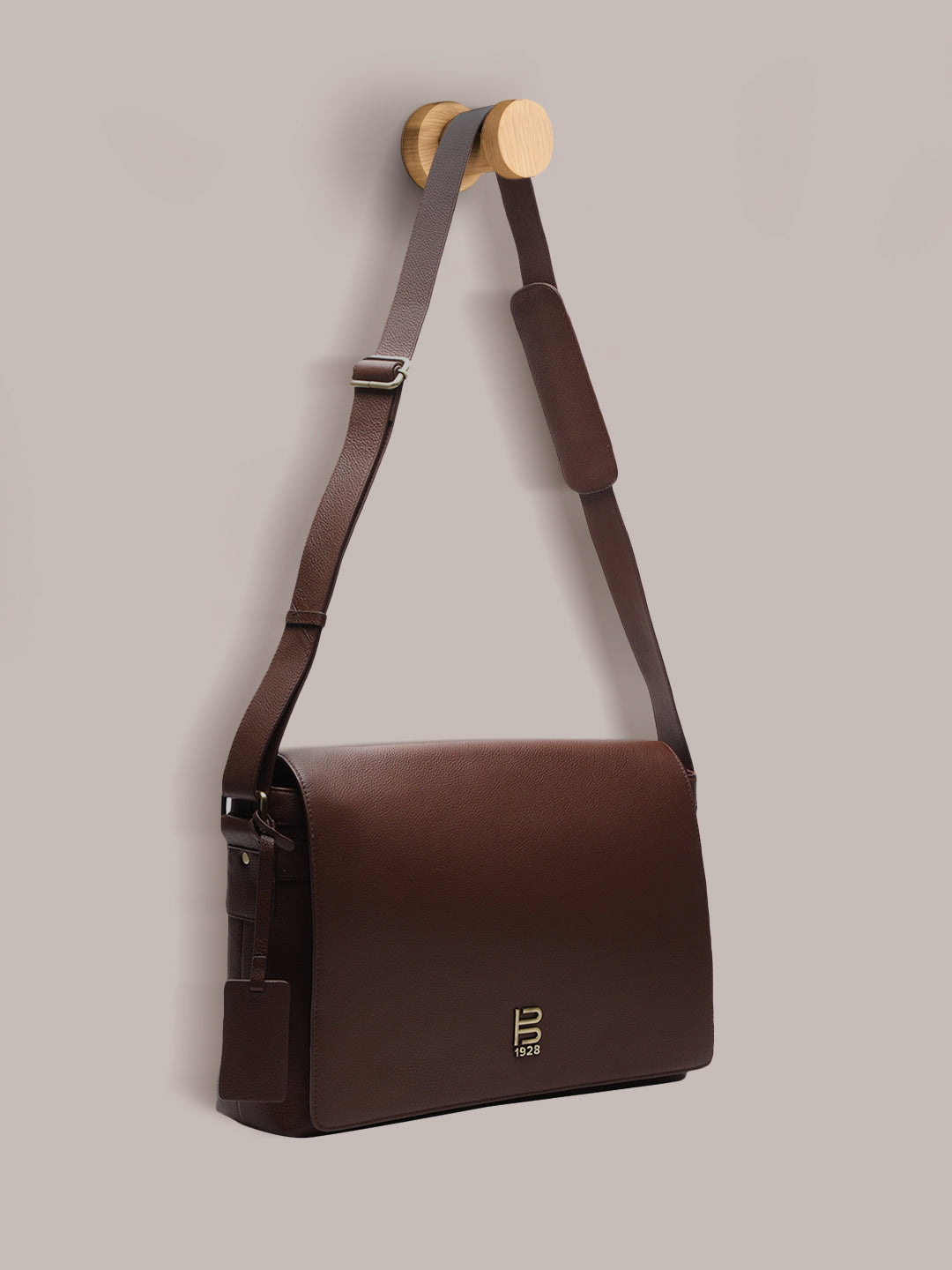 BAGATT Novara Brown Leather Messenger Bag